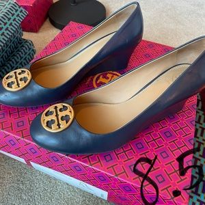 Tory Burch navy pumps